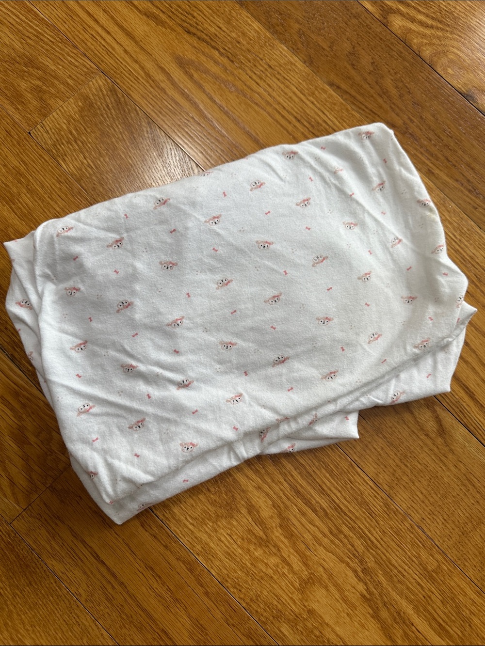 European crib sheet in excellent condition